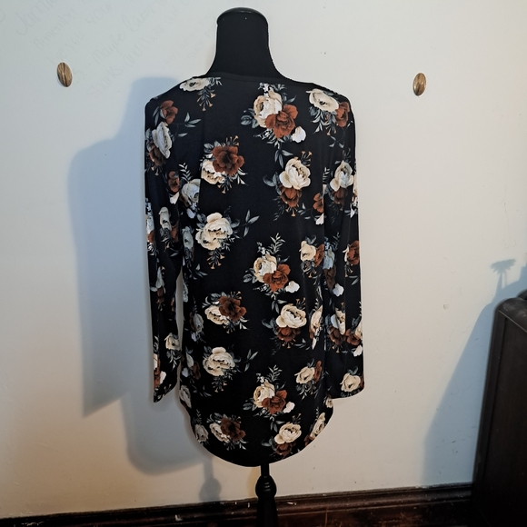 Lularoe Black Floral Long Sleeve Rounded Neck Tunic Size LG - Picture 5 of 7